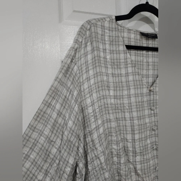 Lane Bryant White, Gray & Silver Classic Button-Down Tie-Hem Top in Size 18 - Picture 7 of 13